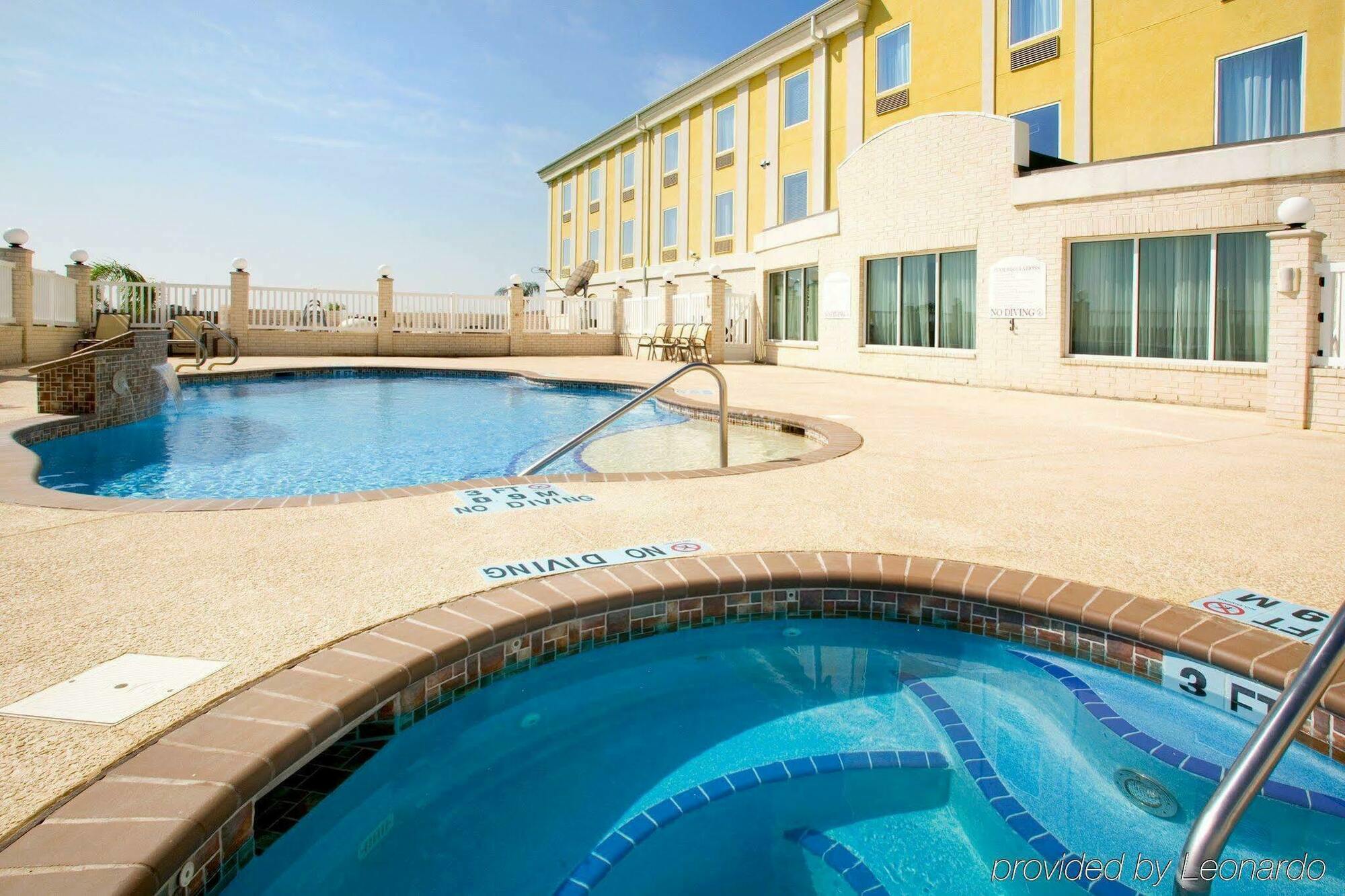 Holiday Inn Express Hotel And Suites Falfurrias Eksteriør billede